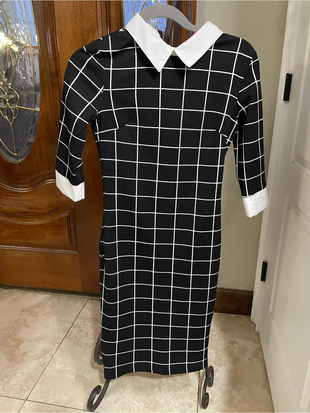 Excellent Black & White Grid Midi Dress with Contrast Collar size 2